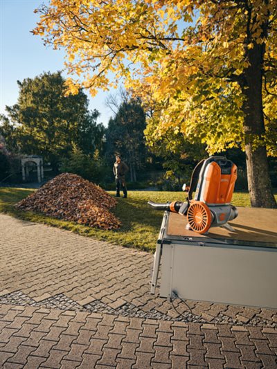 Stihl BGA 300 Rygbåren batteri løvblæser 